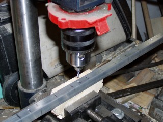 A plexi leszor�t� kif�r�sa